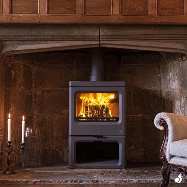 Poêle à Bois Charnwood Skye 7 Avec Porte Bûche Puissance 7kW Sortie Fumée Postérieure Ou Supérieure – Image 3