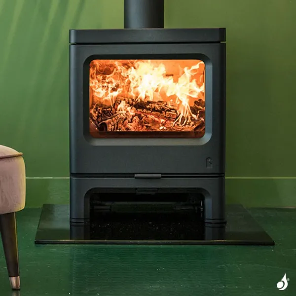 Poêle à Bois Charnwood Skye E700 Sur Socle Bas Puissance 7.4kW Sortie Fumée Postérieure Ou Supérieure – Image 6